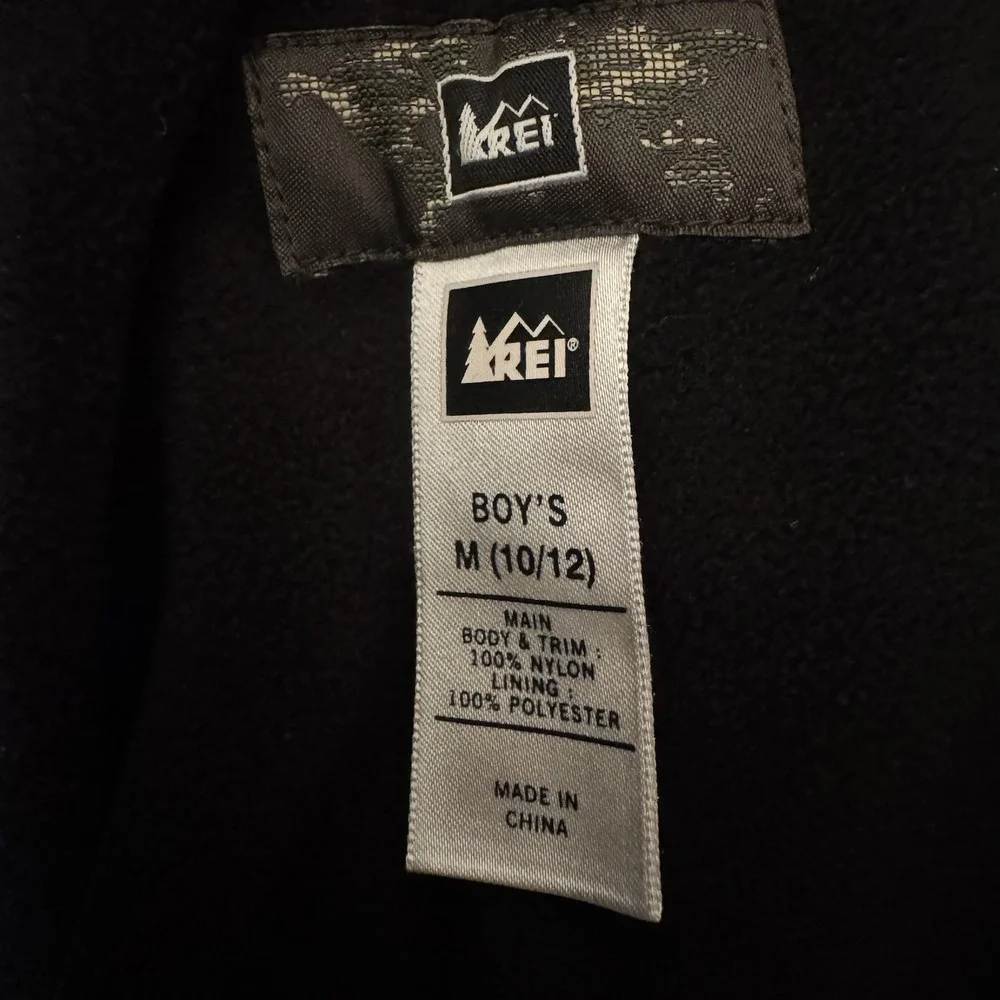 REI boys black